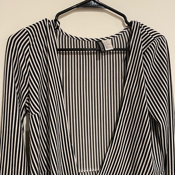 H&M blouse - Picture 2 of 3